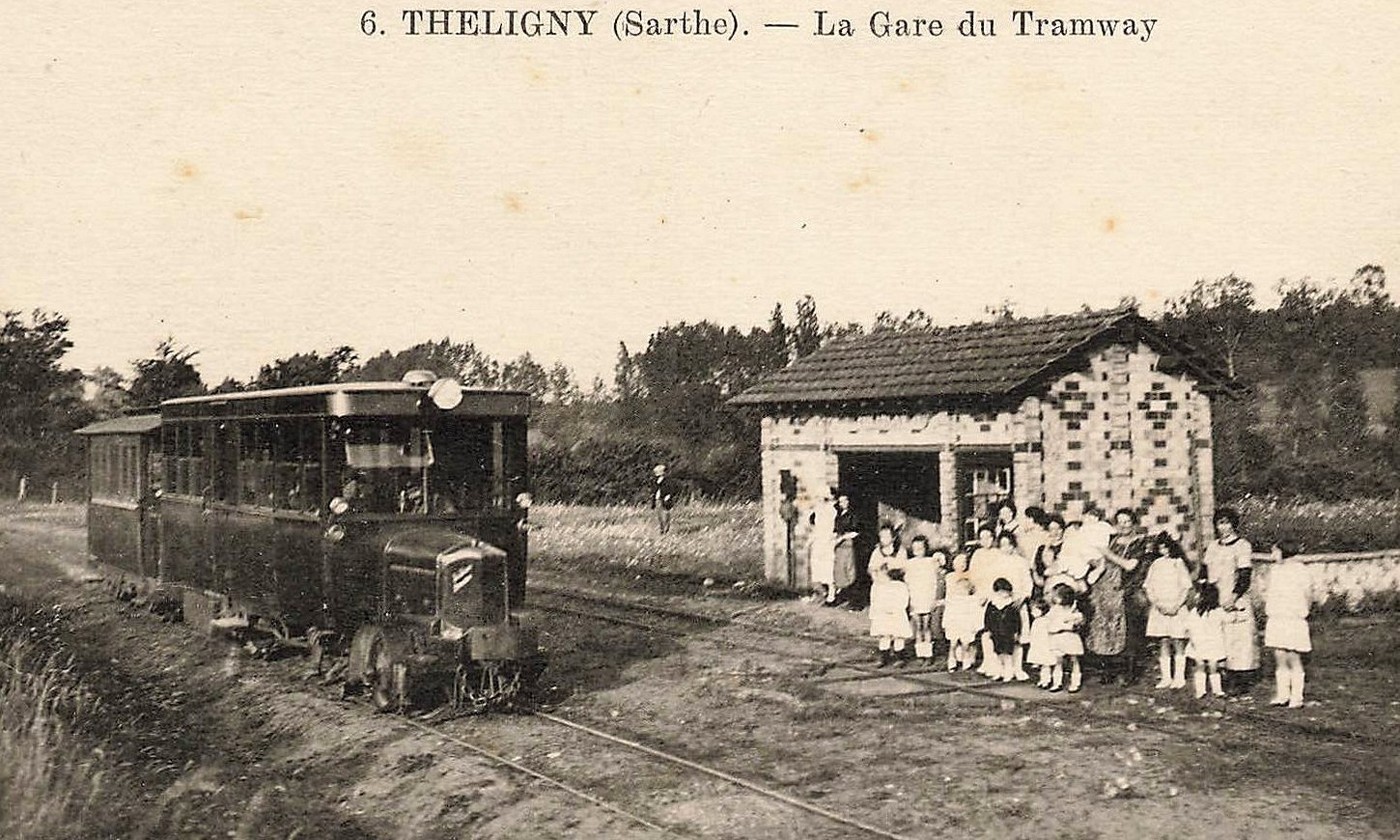 Tramways de la Sarthe : Gare de Th�ligny with diesel railbus / autorail & trailer